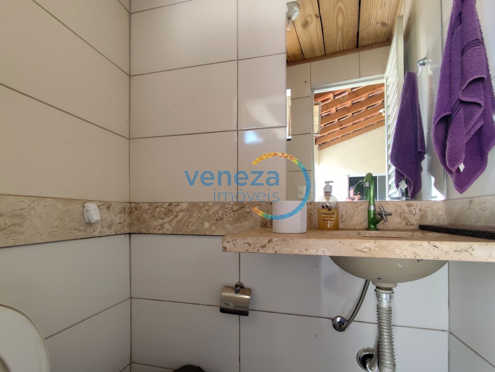 Casa Residencial à venda no bairro Conjunto Liberdade de Londrina com 194m<sup>2</sup> útil, 5 quartos, 3 vagas de garagem