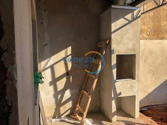 Casa Residencial à venda no bairro Planalto de Londrina com 102.15m<sup>2</sup> útil, 3 quartos, 2 vagas de garagem