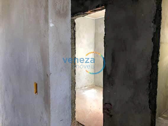 Casa Residencial à venda no bairro Planalto de Londrina com 102.15m<sup>2</sup> útil, 3 quartos, 2 vagas de garagem