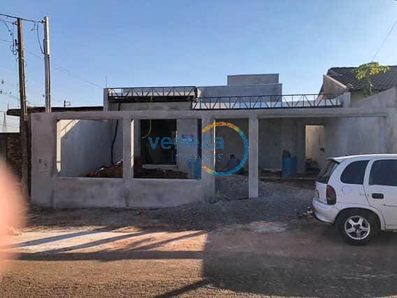 Casa Residencial à venda no bairro Planalto de Londrina com 102.15m<sup>2</sup> útil, 3 quartos, 2 vagas de garagem