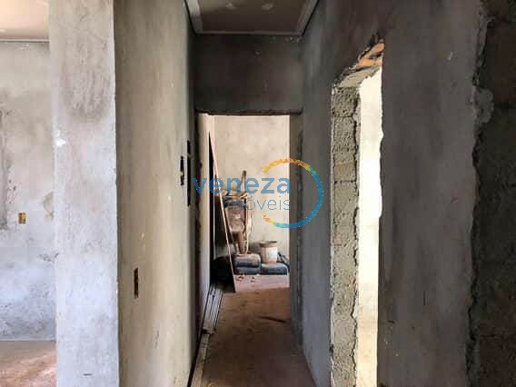 Casa Residencial à venda no bairro Planalto de Londrina com 102.15m<sup>2</sup> útil, 3 quartos, 2 vagas de garagem