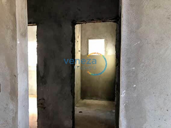 Casa Residencial à venda no bairro Planalto de Londrina com 102.15m<sup>2</sup> útil, 3 quartos, 2 vagas de garagem