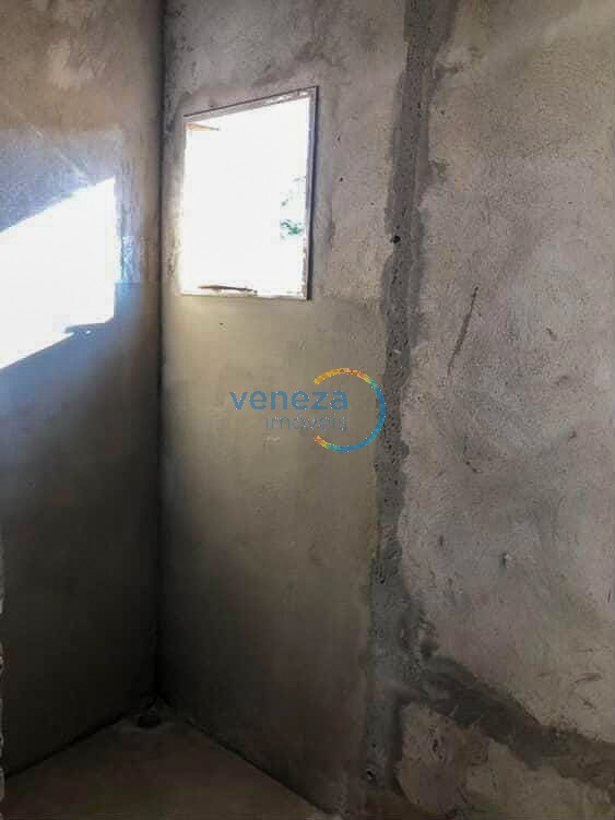 Casa Residencial à venda no bairro Planalto de Londrina com 102.15m<sup>2</sup> útil, 3 quartos, 2 vagas de garagem