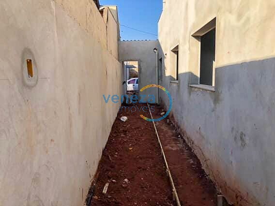 Casa Residencial à venda no bairro Planalto de Londrina com 102.15m<sup>2</sup> útil, 3 quartos, 2 vagas de garagem