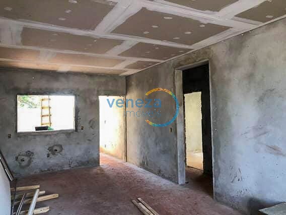 Casa Residencial à venda no bairro Planalto de Londrina com 102.15m<sup>2</sup> útil, 3 quartos, 2 vagas de garagem