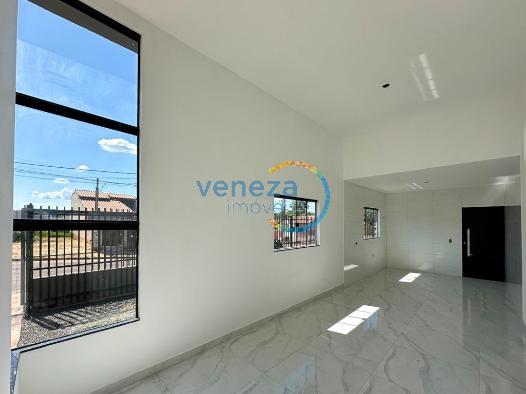 Casa Residencial à venda no bairro Cidade Alta de Cambe com 77m<sup>2</sup> útil, 3 quartos, 2 vagas de garagem