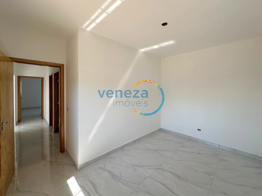 Casa Residencial à venda no bairro Cidade Alta de Cambe com 77m<sup>2</sup> útil, 3 quartos, 2 vagas de garagem