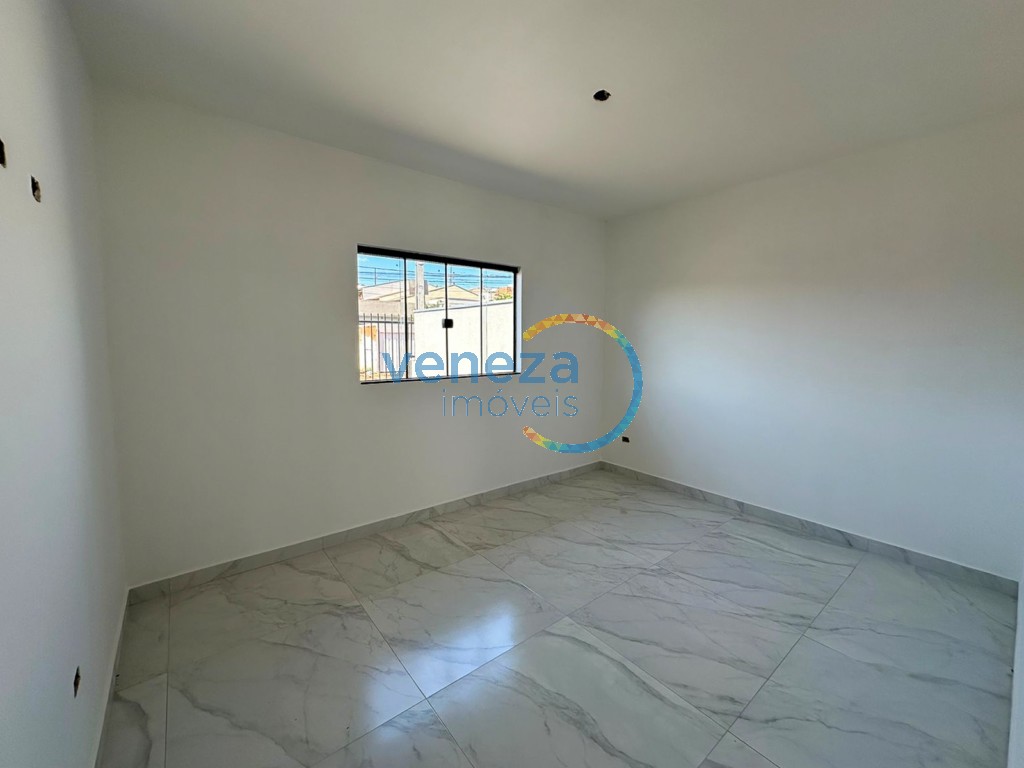 Casa Residencial à venda no bairro Cidade Alta de Cambe com 77m<sup>2</sup> útil, 3 quartos, 2 vagas de garagem