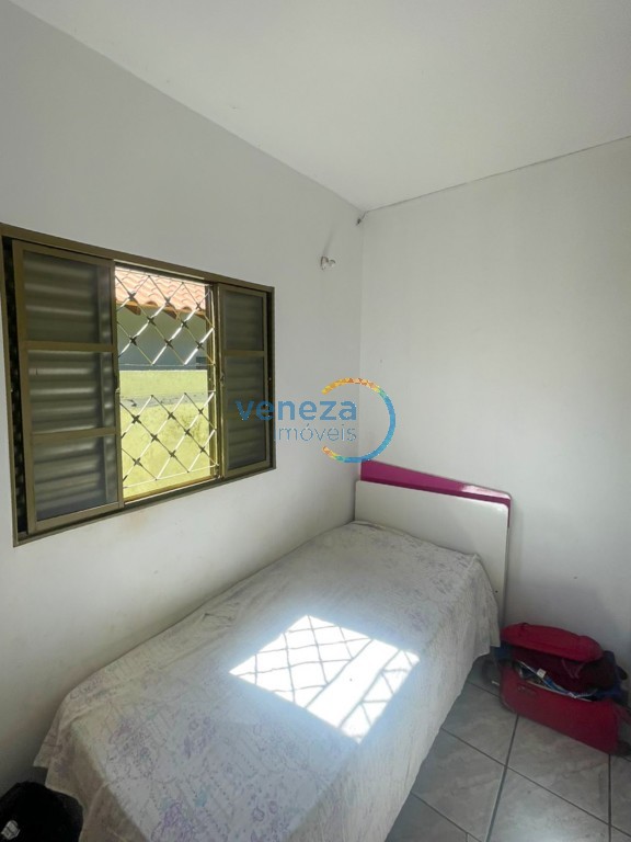 Casa Residencial à venda no bairro Maria Cecilia de Londrina com 79.32m<sup>2</sup> útil, 3 quartos, 3 vagas de garagem