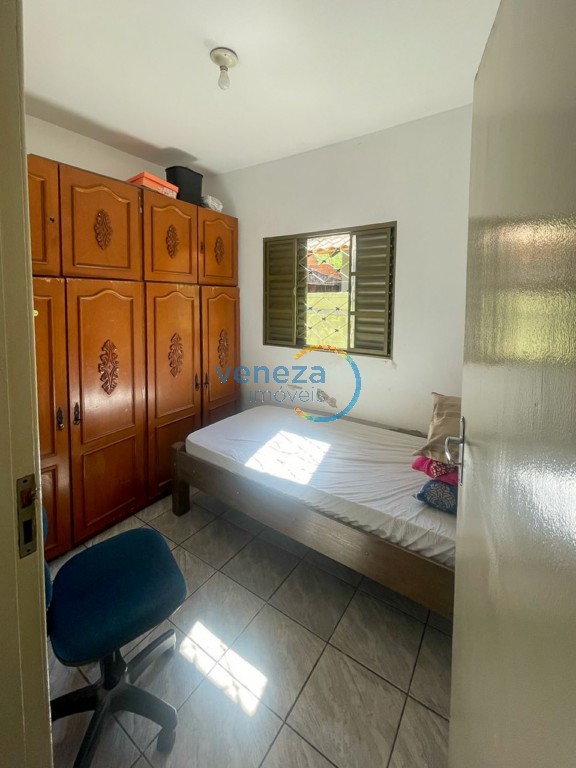 Casa Residencial à venda no bairro Maria Cecilia de Londrina com 79.32m<sup>2</sup> útil, 3 quartos, 3 vagas de garagem