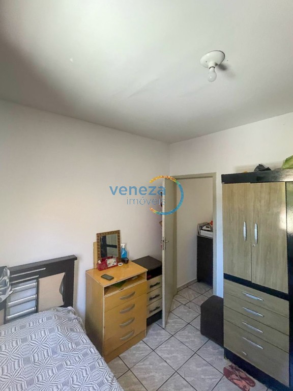 Casa Residencial à venda no bairro Maria Cecilia de Londrina com 79.32m<sup>2</sup> útil, 3 quartos, 3 vagas de garagem