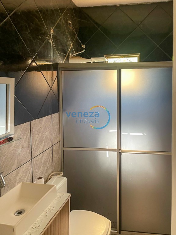 Casa Residencial à venda no bairro Maria Cecilia de Londrina com 79.32m<sup>2</sup> útil, 3 quartos, 3 vagas de garagem