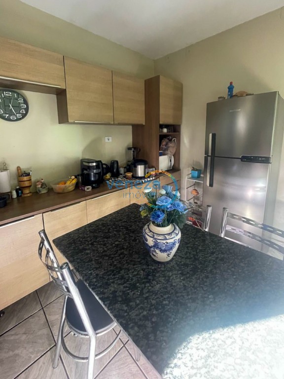 Casa Residencial à venda no bairro Maria Cecilia de Londrina com 79.32m<sup>2</sup> útil, 3 quartos, 3 vagas de garagem