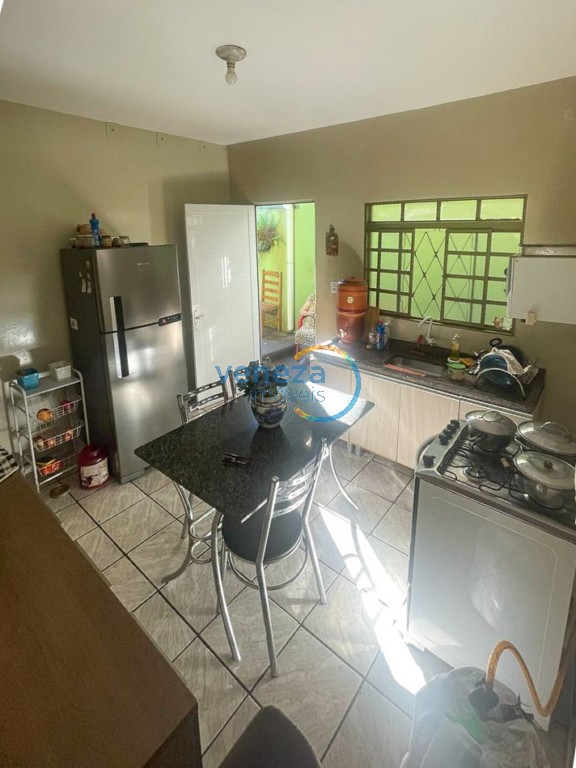 Casa Residencial à venda no bairro Maria Cecilia de Londrina com 79.32m<sup>2</sup> útil, 3 quartos, 3 vagas de garagem