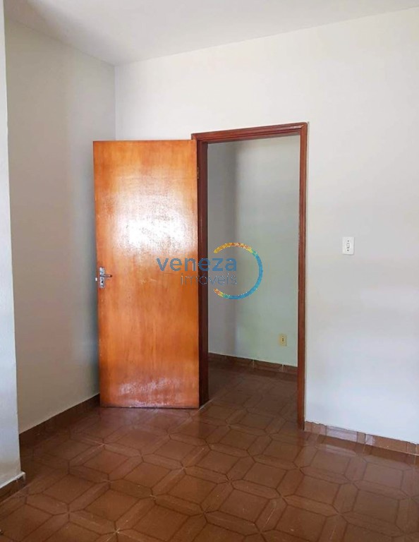 Casa Residencial à venda no bairro Caravelle de Londrina com 83.85m<sup>2</sup> útil, 2 quartos, 1 vaga de garagem