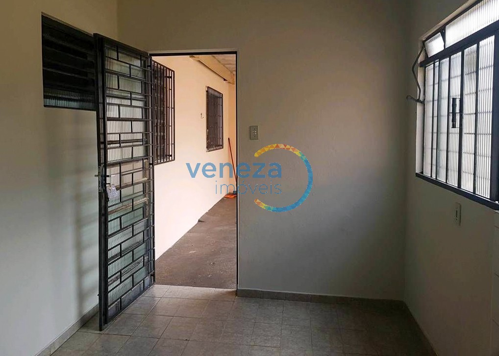 Casa Residencial à venda no bairro Caravelle de Londrina com 83.85m<sup>2</sup> útil, 2 quartos, 1 vaga de garagem