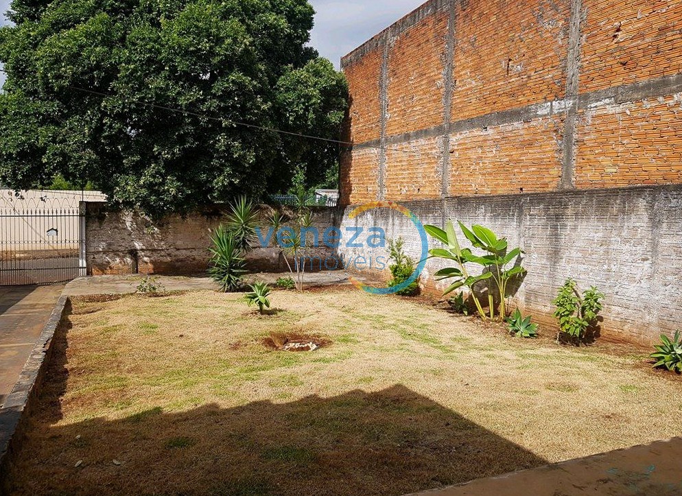 Casa Residencial à venda no bairro Caravelle de Londrina com 83.85m<sup>2</sup> útil, 2 quartos, 1 vaga de garagem