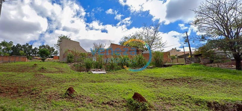 Terreno à venda no bairro Columbia D de Londrina com 250m<sup>2</sup> total