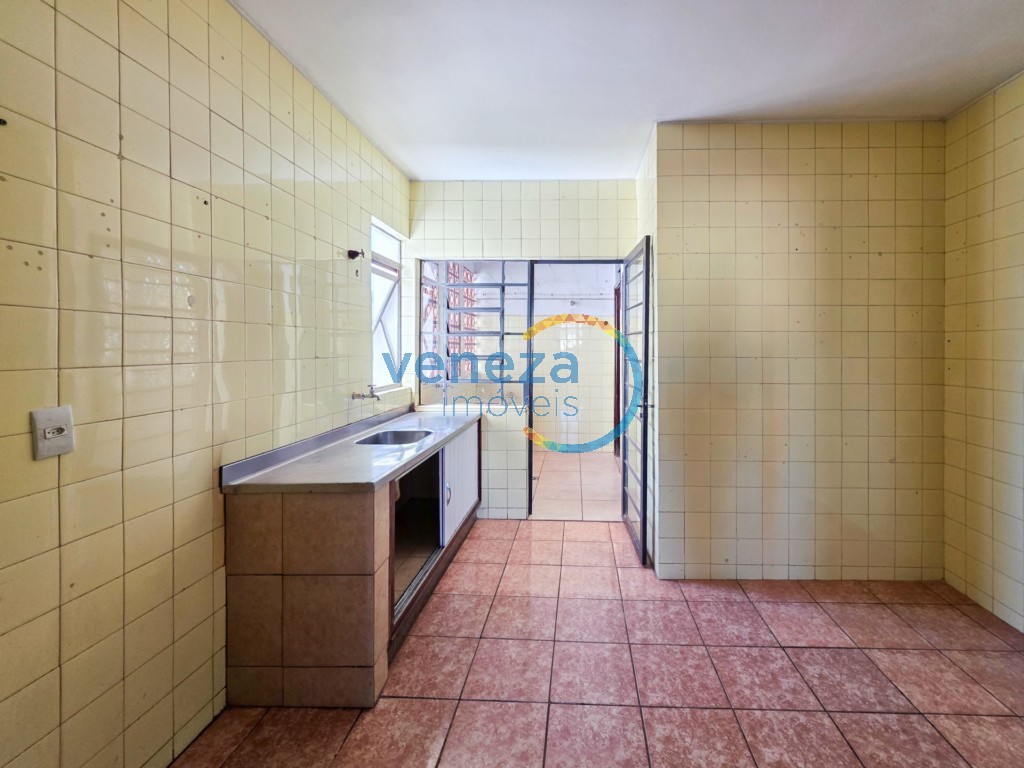 Apartamento à venda no bairro Centro de Londrina com 70m<sup>2</sup> útil, 3 quartos, 1 vaga de garagem