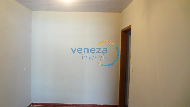 Casa Residencial à venda no bairro Waldemar Hauer de Londrina com 84m<sup>2</sup> útil, 2 quartos, 1 vaga de garagem