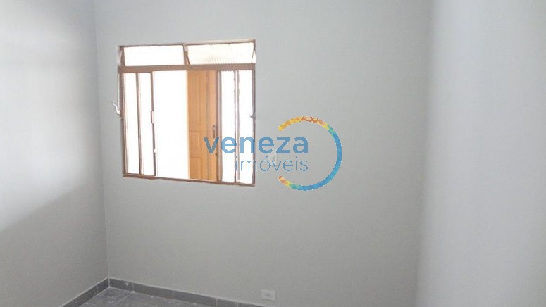 Casa Residencial à venda no bairro Waldemar Hauer de Londrina com 84m<sup>2</sup> útil, 2 quartos, 1 vaga de garagem