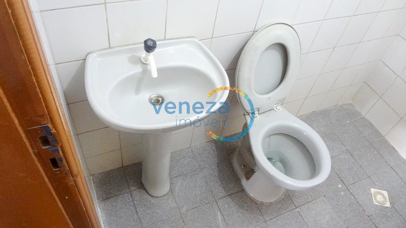 Casa Residencial à venda no bairro Waldemar Hauer de Londrina com 84m<sup>2</sup> útil, 2 quartos, 1 vaga de garagem