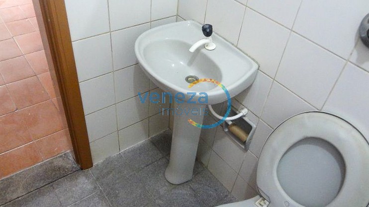 Casa Residencial à venda no bairro Waldemar Hauer de Londrina com 84m<sup>2</sup> útil, 2 quartos, 1 vaga de garagem