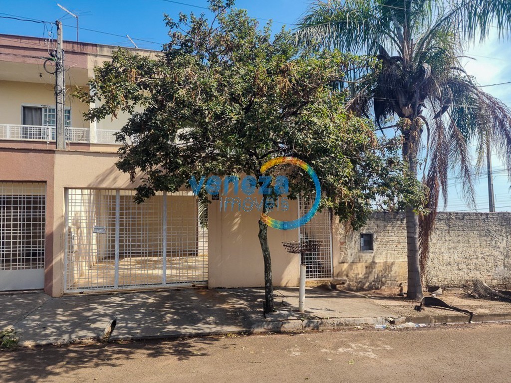 Casa Residencial à venda no bairro Oriente de Londrina com 122m<sup>2</sup> útil, 3 quartos, 2 vagas de garagem