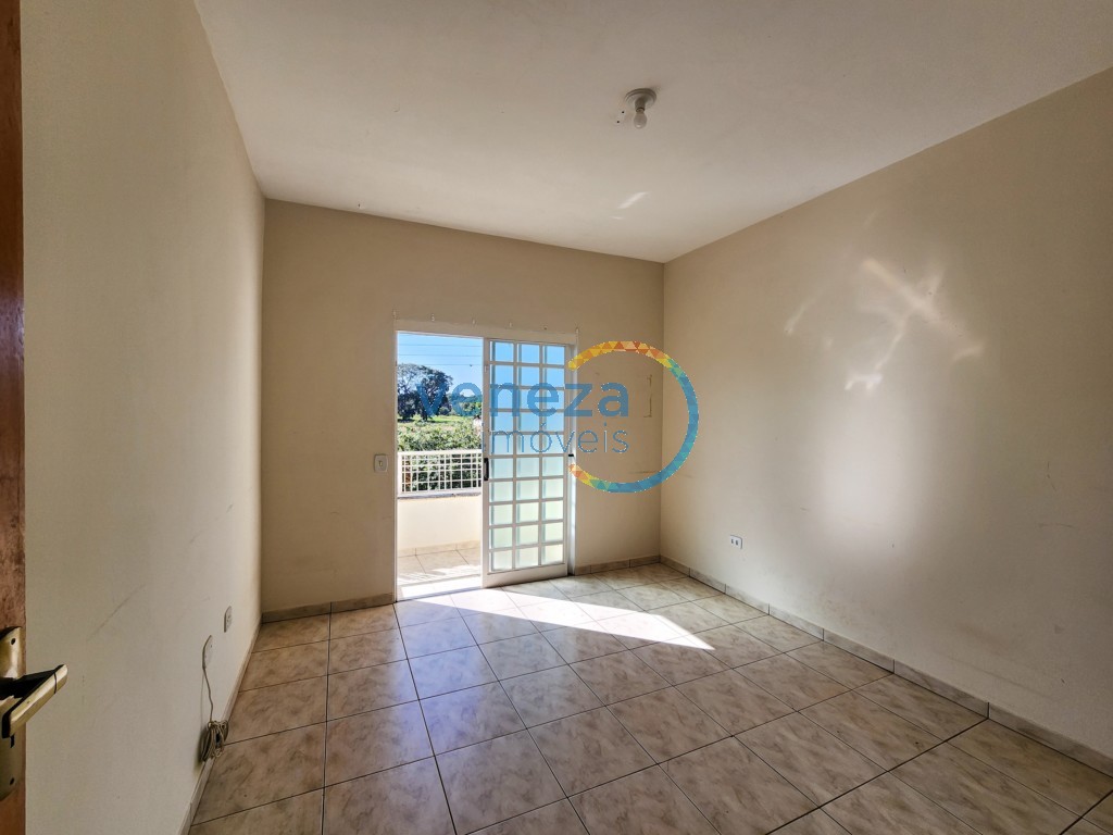 Casa Residencial à venda no bairro Oriente de Londrina com 122m<sup>2</sup> útil, 3 quartos, 2 vagas de garagem