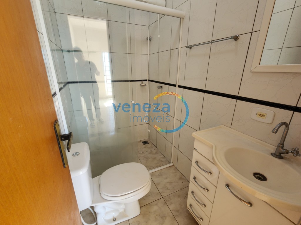 Casa Residencial à venda no bairro Oriente de Londrina com 122m<sup>2</sup> útil, 3 quartos, 2 vagas de garagem