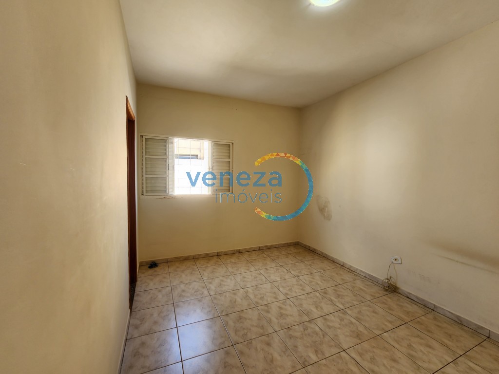 Casa Residencial à venda no bairro Oriente de Londrina com 122m<sup>2</sup> útil, 3 quartos, 2 vagas de garagem