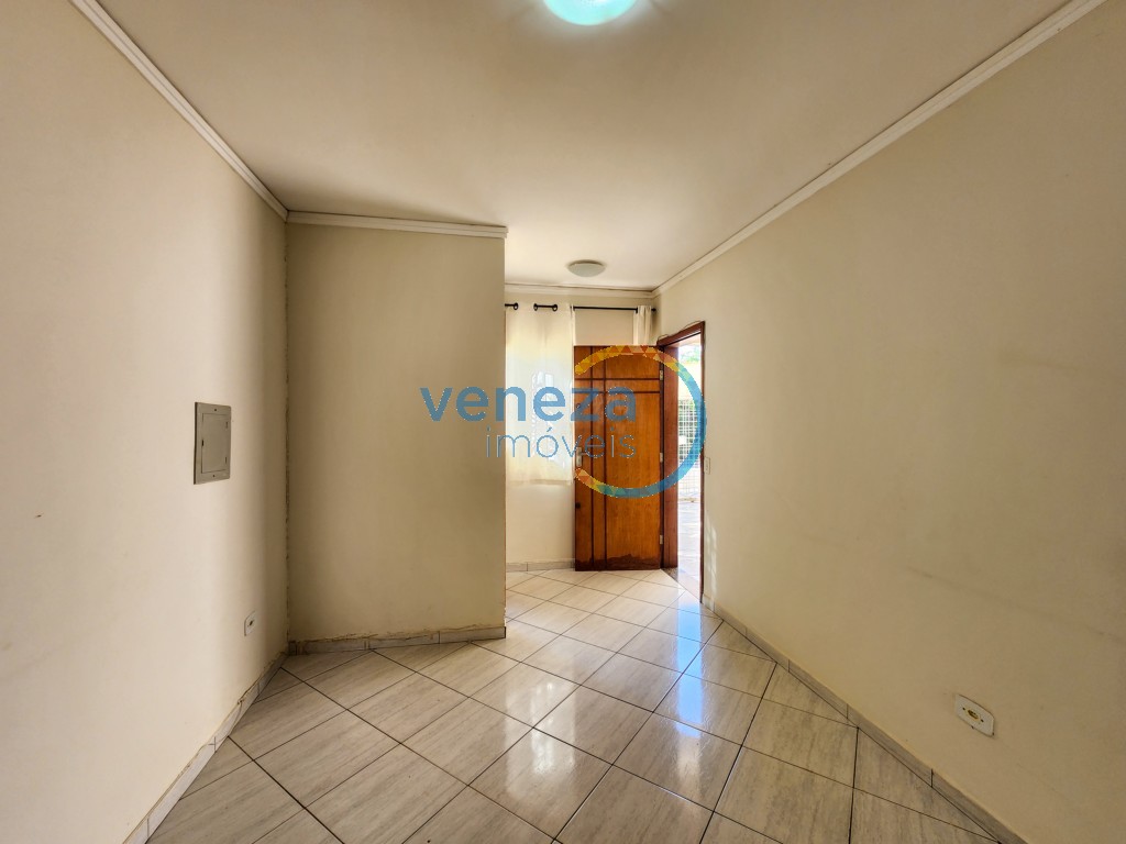 Casa Residencial à venda no bairro Oriente de Londrina com 122m<sup>2</sup> útil, 3 quartos, 2 vagas de garagem