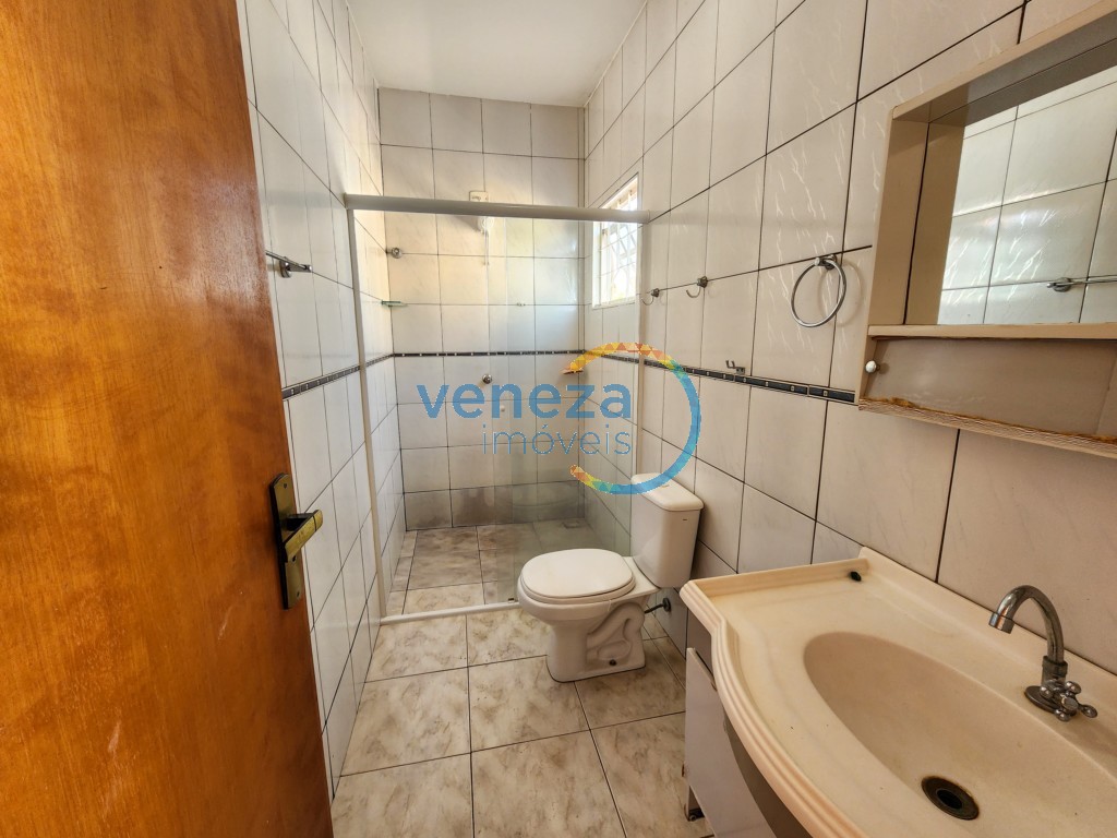 Casa Residencial à venda no bairro Oriente de Londrina com 122m<sup>2</sup> útil, 3 quartos, 2 vagas de garagem