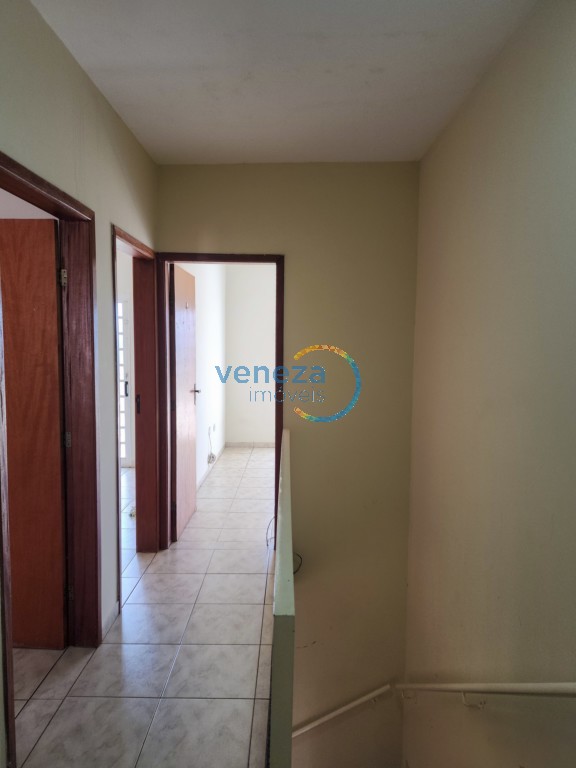 Casa Residencial à venda no bairro Oriente de Londrina com 122m<sup>2</sup> útil, 3 quartos, 2 vagas de garagem