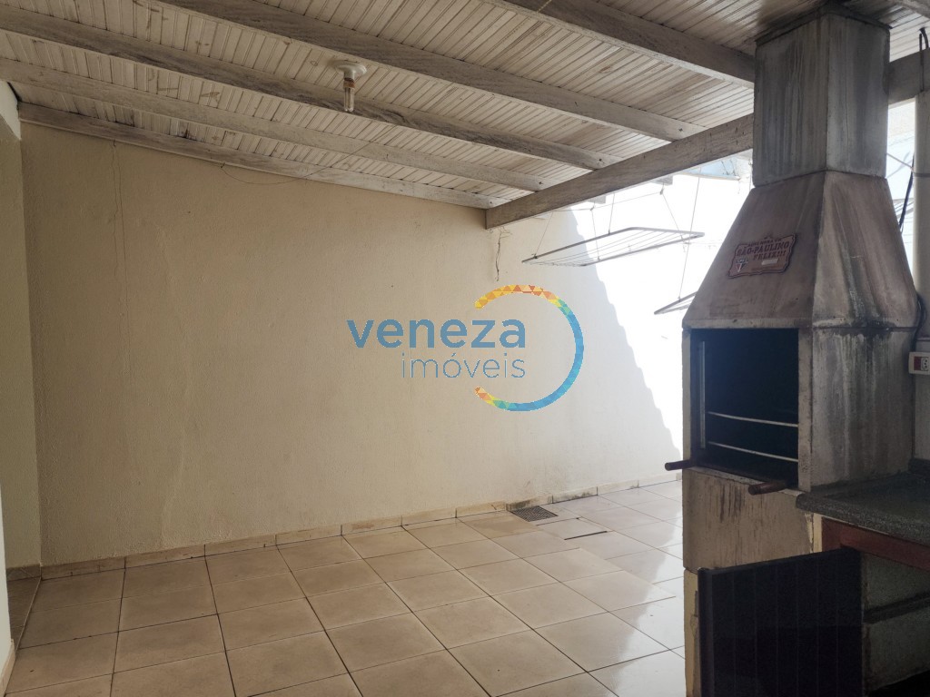 Casa Residencial à venda no bairro Oriente de Londrina com 122m<sup>2</sup> útil, 3 quartos, 2 vagas de garagem