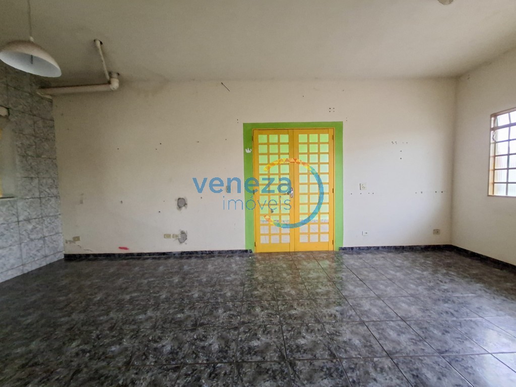 Casa Residencial à venda no bairro Conjunto Cafe de Londrina com 290.7m<sup>2</sup> útil, 3 quartos, 1 vaga de garagem