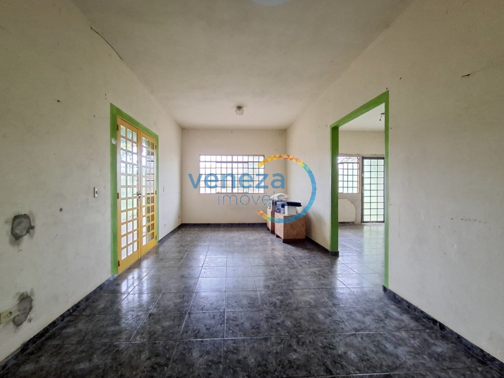 Casa Residencial à venda no bairro Conjunto Cafe de Londrina com 290.7m<sup>2</sup> útil, 3 quartos, 1 vaga de garagem