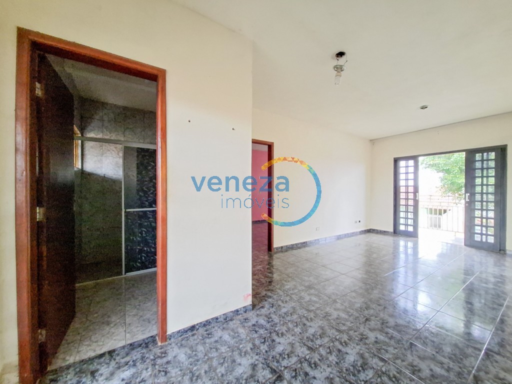 Casa Residencial à venda no bairro Conjunto Cafe de Londrina com 290.7m<sup>2</sup> útil, 3 quartos, 1 vaga de garagem