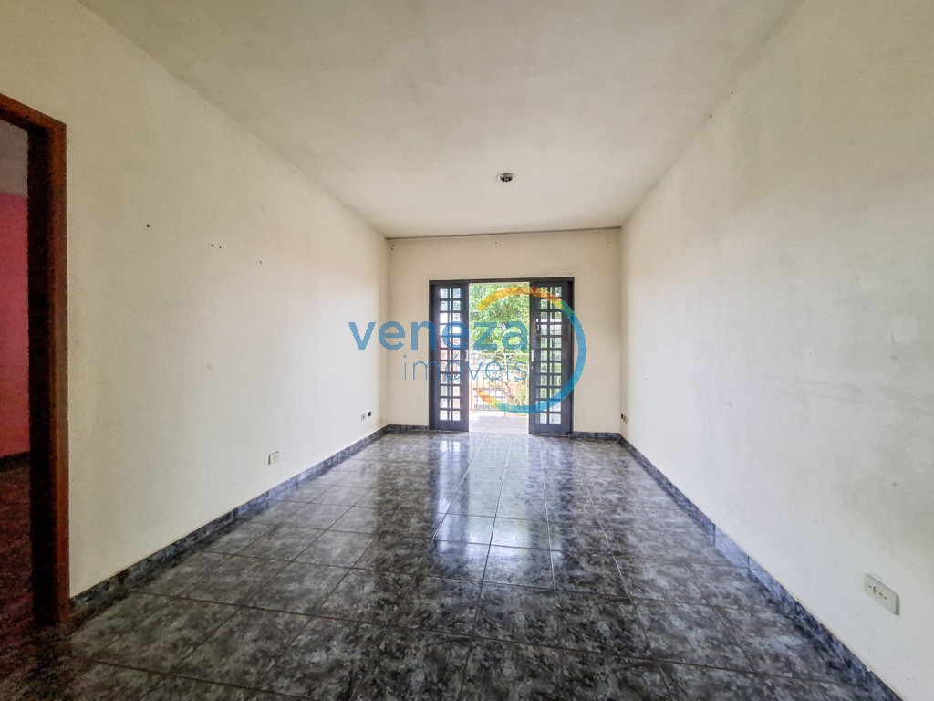 Casa Residencial à venda no bairro Conjunto Cafe de Londrina com 290.7m<sup>2</sup> útil, 3 quartos, 1 vaga de garagem