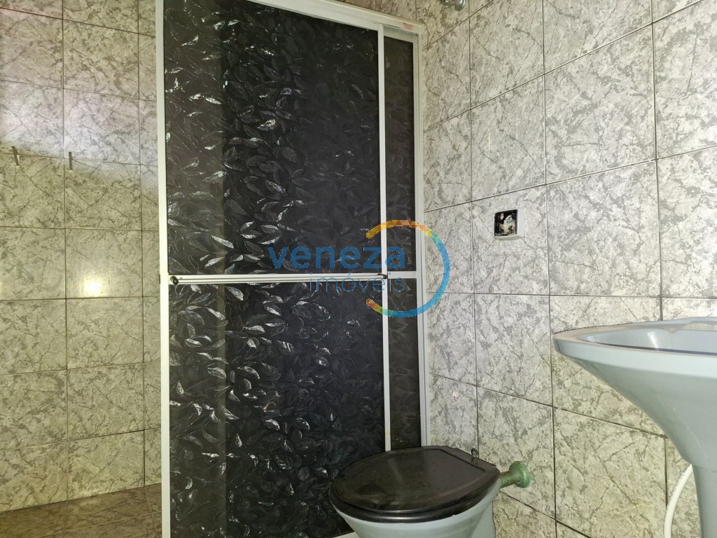 Casa Residencial à venda no bairro Conjunto Cafe de Londrina com 290.7m<sup>2</sup> útil, 3 quartos, 1 vaga de garagem