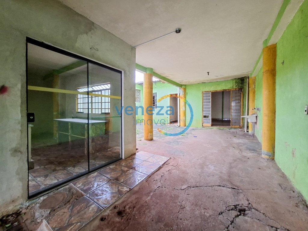 Casa Residencial à venda no bairro Conjunto Cafe de Londrina com 290.7m<sup>2</sup> útil, 3 quartos, 1 vaga de garagem