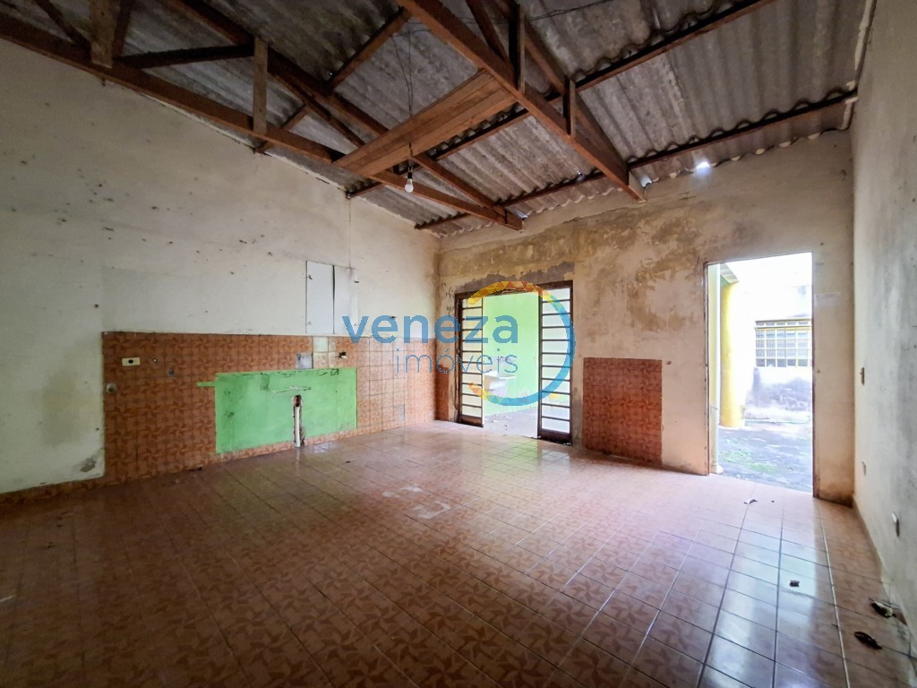 Casa Residencial à venda no bairro Conjunto Cafe de Londrina com 290.7m<sup>2</sup> útil, 3 quartos, 1 vaga de garagem