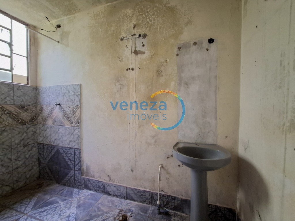 Casa Residencial à venda no bairro Conjunto Cafe de Londrina com 290.7m<sup>2</sup> útil, 3 quartos, 1 vaga de garagem