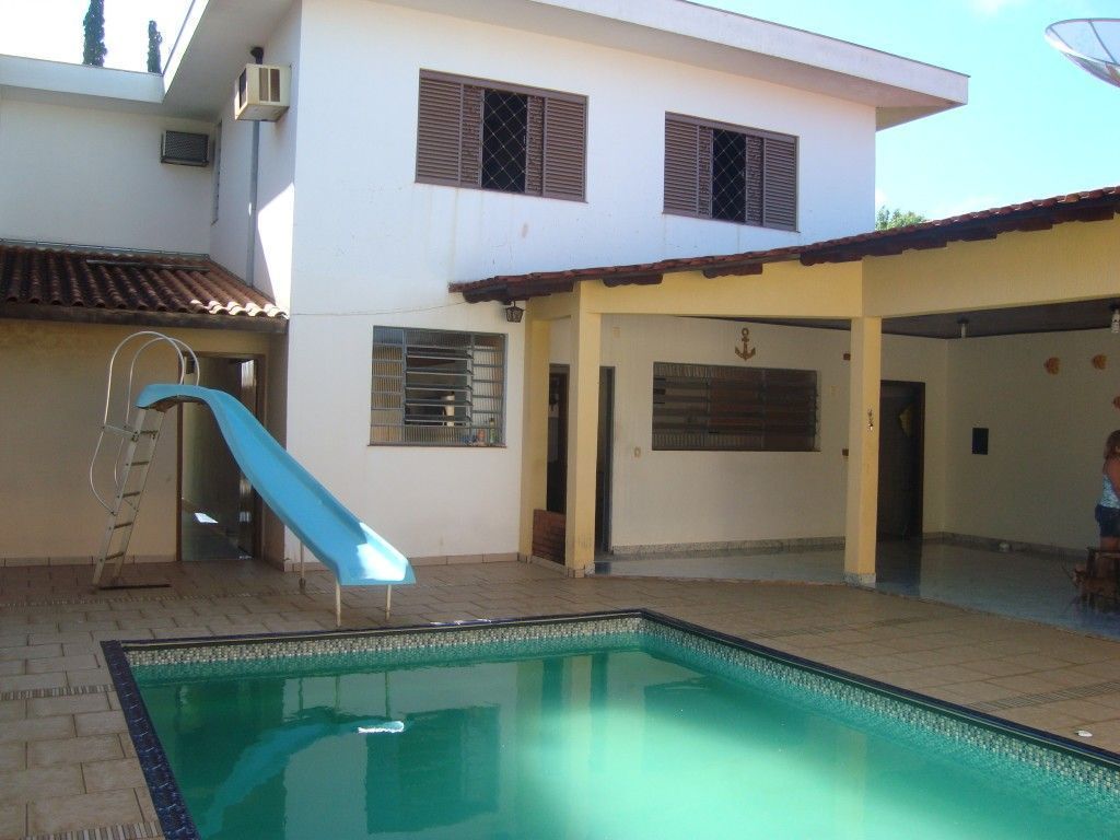 Casa Comercial à venda no bairro San Remo de Londrina com 294m<sup>2</sup> útil, 4 vagas de garagem