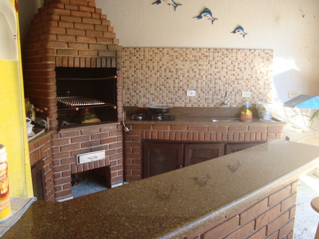 Casa Comercial à venda no bairro San Remo de Londrina com 294m<sup>2</sup> útil, 4 vagas de garagem