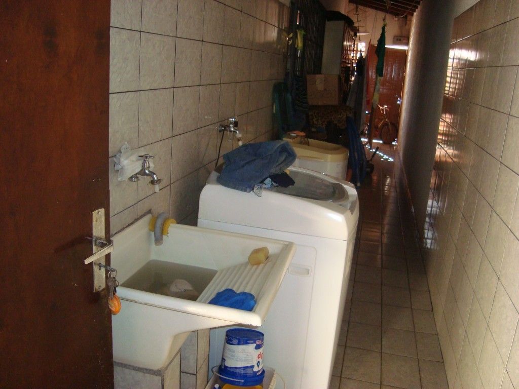 Casa Comercial à venda no bairro San Remo de Londrina com 294m<sup>2</sup> útil, 4 vagas de garagem