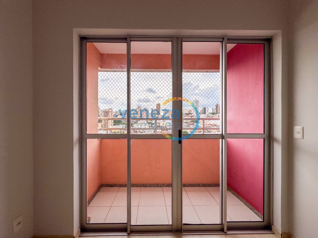 Apartamento à venda no bairro Centro de Londrina com 80m<sup>2</sup> útil, 3 quartos, 2 vagas de garagem