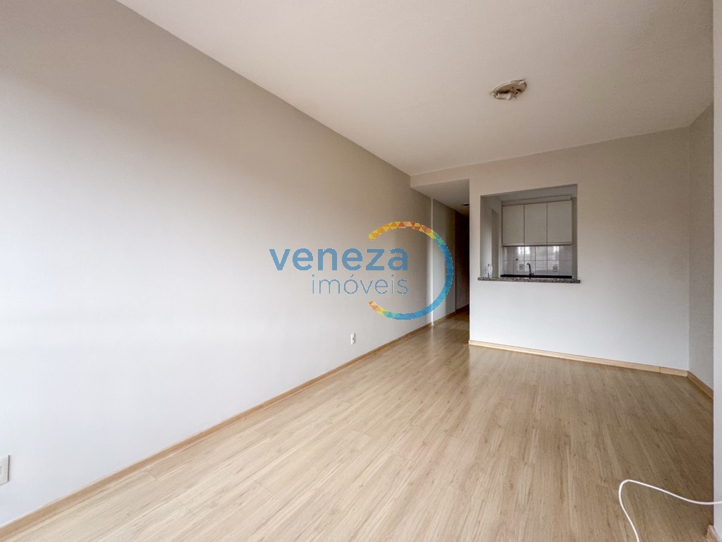 Apartamento à venda no bairro Centro de Londrina com 80m<sup>2</sup> útil, 3 quartos, 2 vagas de garagem