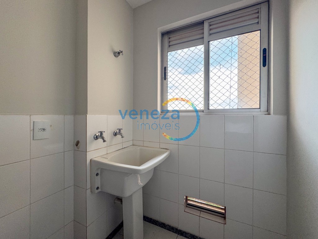 Apartamento à venda no bairro Centro de Londrina com 80m<sup>2</sup> útil, 3 quartos, 2 vagas de garagem