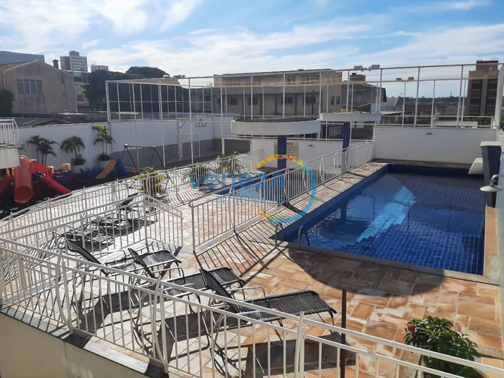 Apartamento à venda no bairro Centro de Londrina com 80m<sup>2</sup> útil, 3 quartos, 2 vagas de garagem